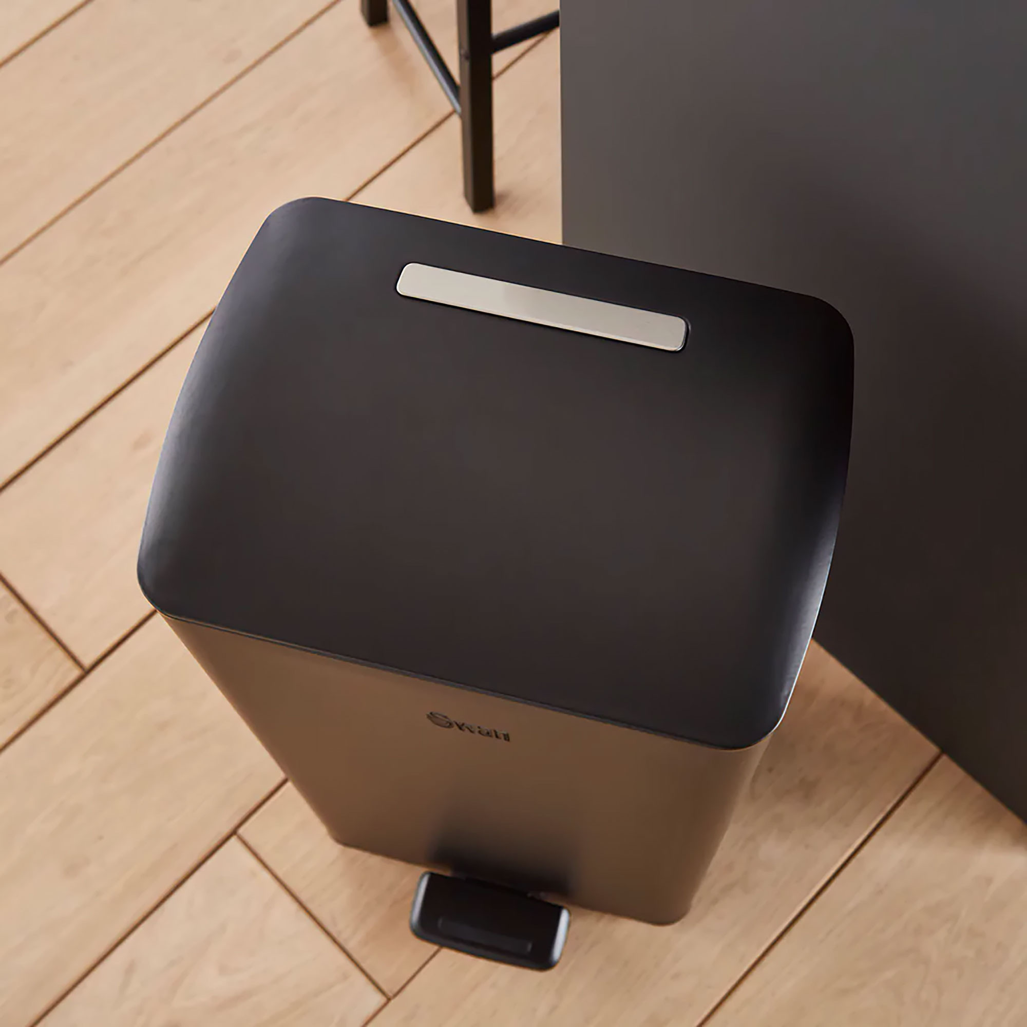 Cubo de basura negro mate - 30 litros metal soft touch - Novità Home -  Compra en Ventis.